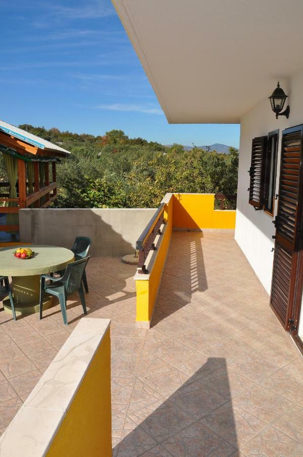 Apartments Villa Annika Slatine Exterior photo