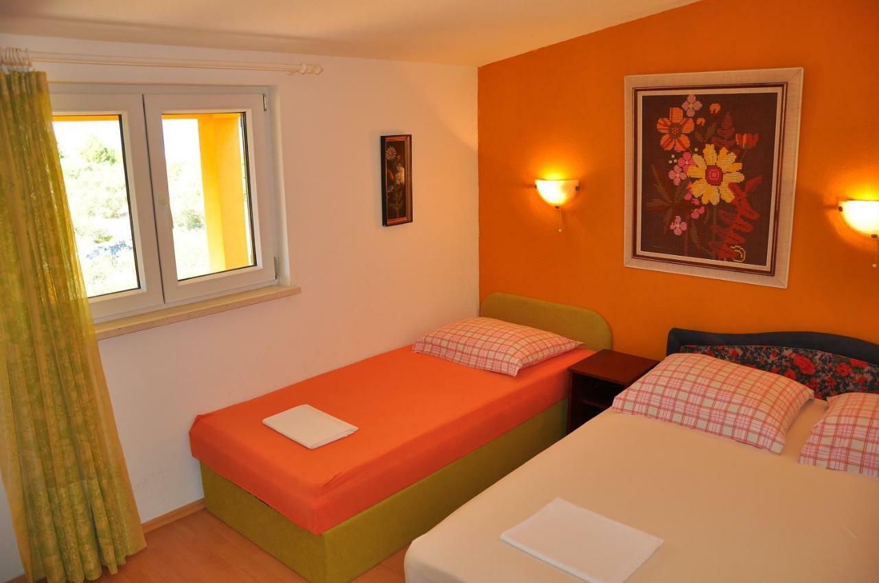 Apartments Villa Annika Slatine Exterior photo